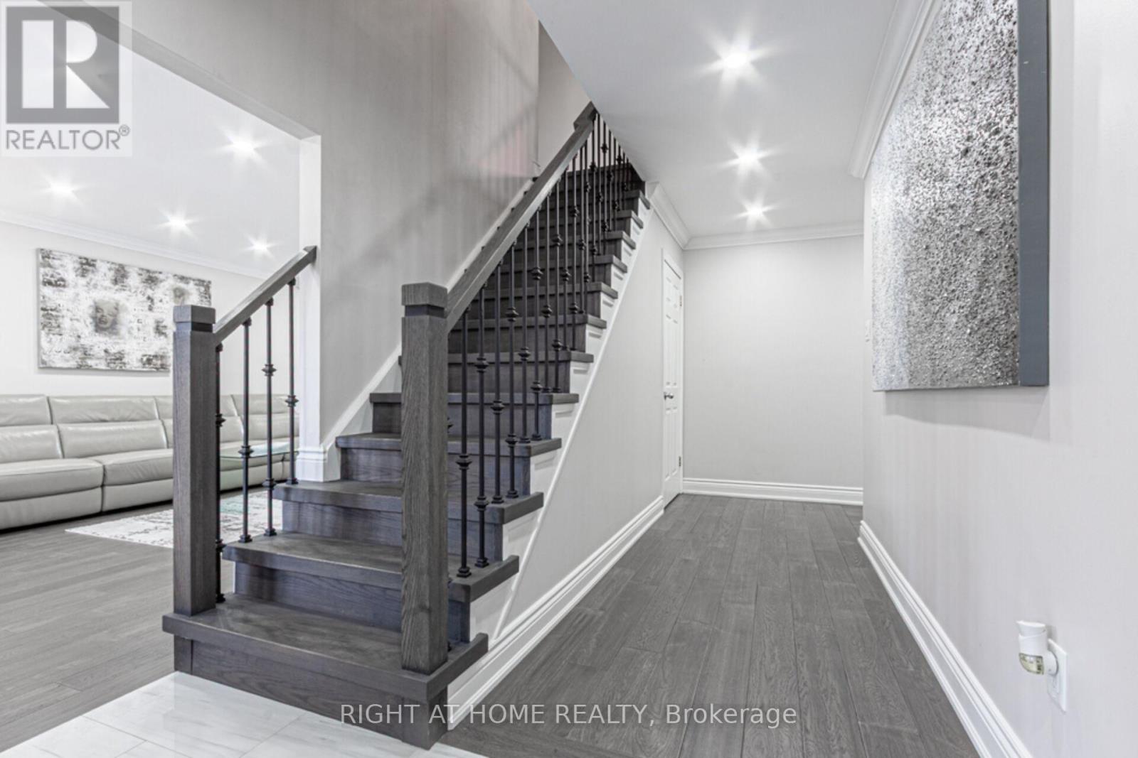 1388 Highgate Court, Oakville, Ontario  L6H 2V4 - Photo 18 - W12464836