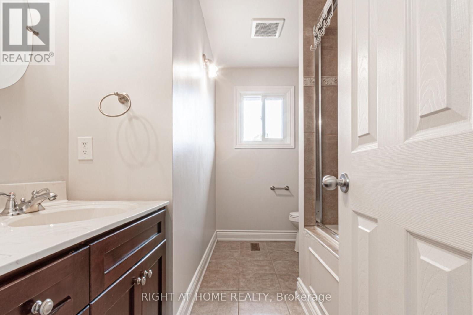 1388 Highgate Court, Oakville, Ontario  L6H 2V4 - Photo 31 - W12464836