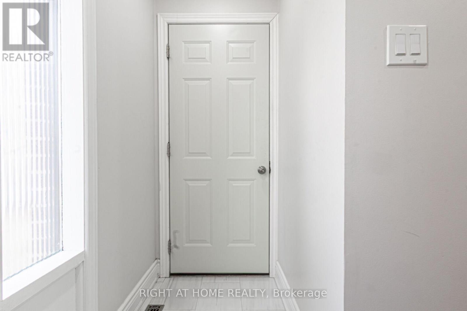 1388 Highgate Court, Oakville, Ontario  L6H 2V4 - Photo 37 - W12464836