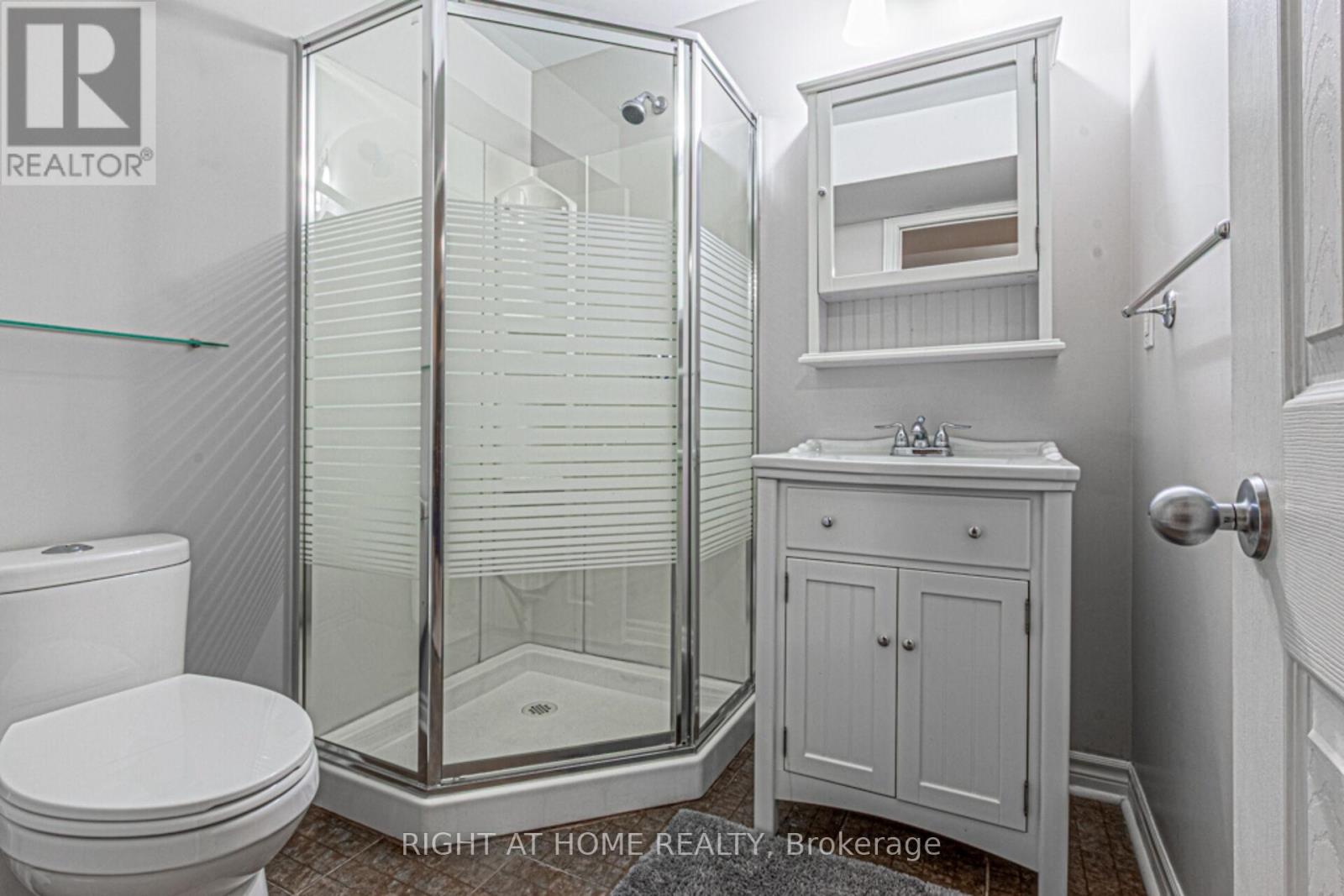 1388 Highgate Court, Oakville, Ontario  L6H 2V4 - Photo 38 - W12464836