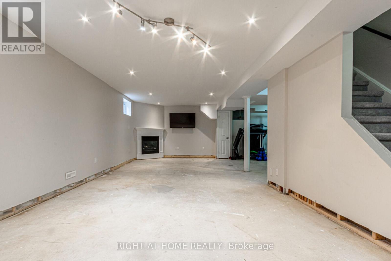 1388 Highgate Court, Oakville, Ontario  L6H 2V4 - Photo 42 - W12464836