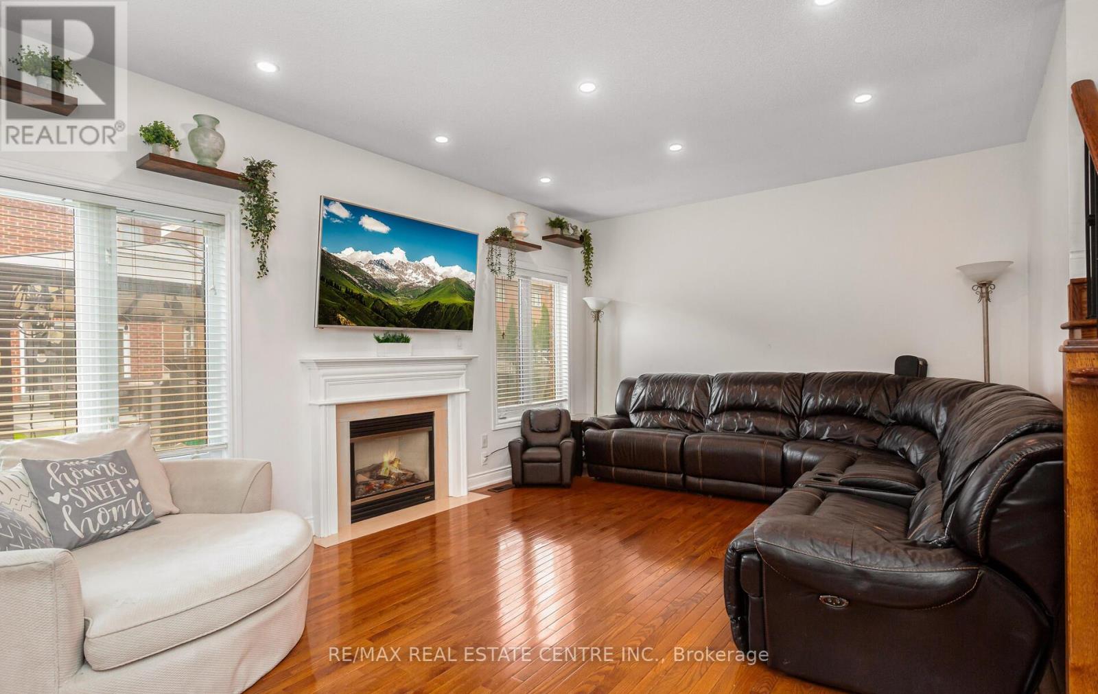 26 Saint Hubert Drive, Brampton, Ontario  L6P 1V7 - Photo 13 - W12464869