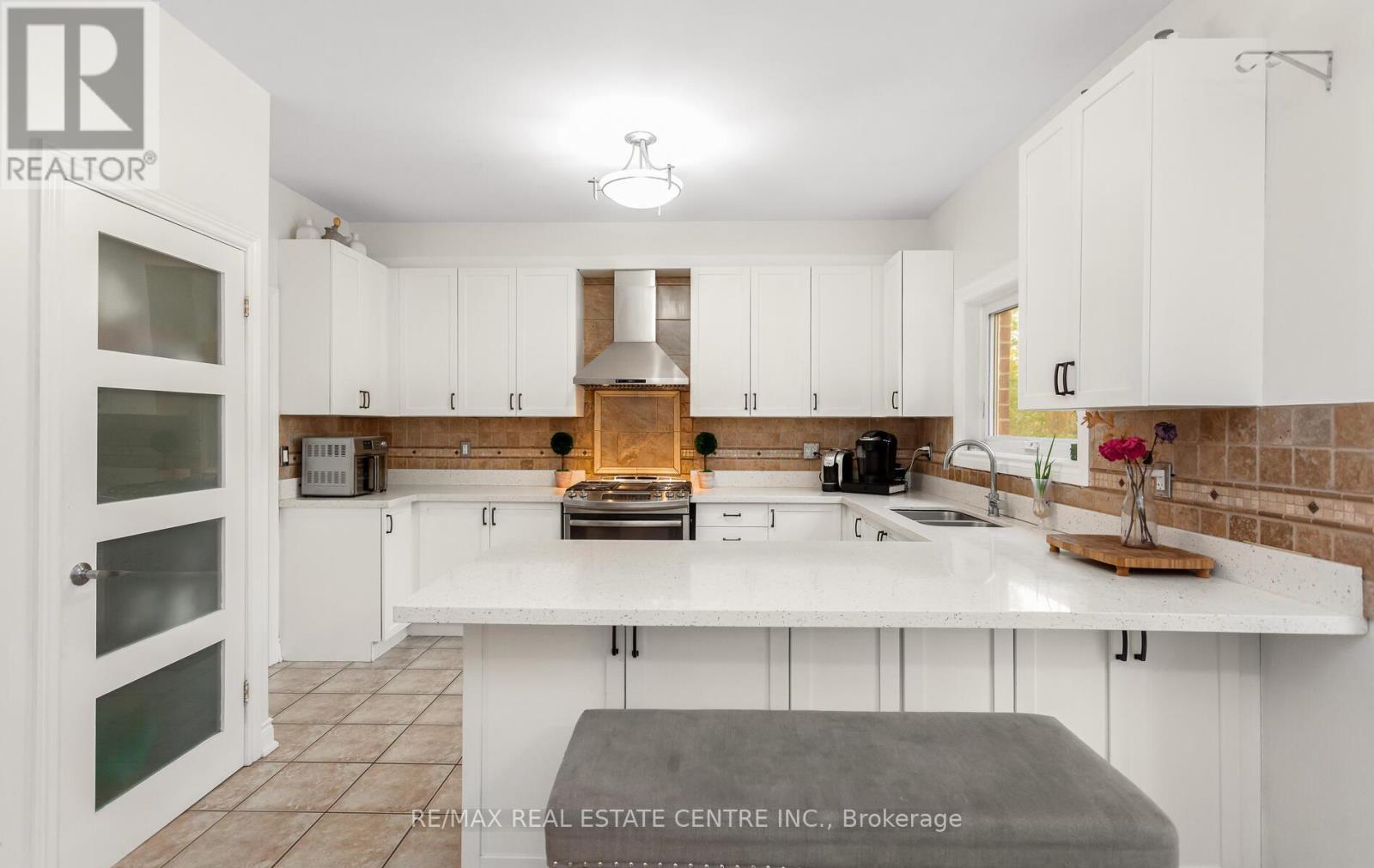 26 Saint Hubert Drive, Brampton, Ontario  L6P 1V7 - Photo 16 - W12464869
