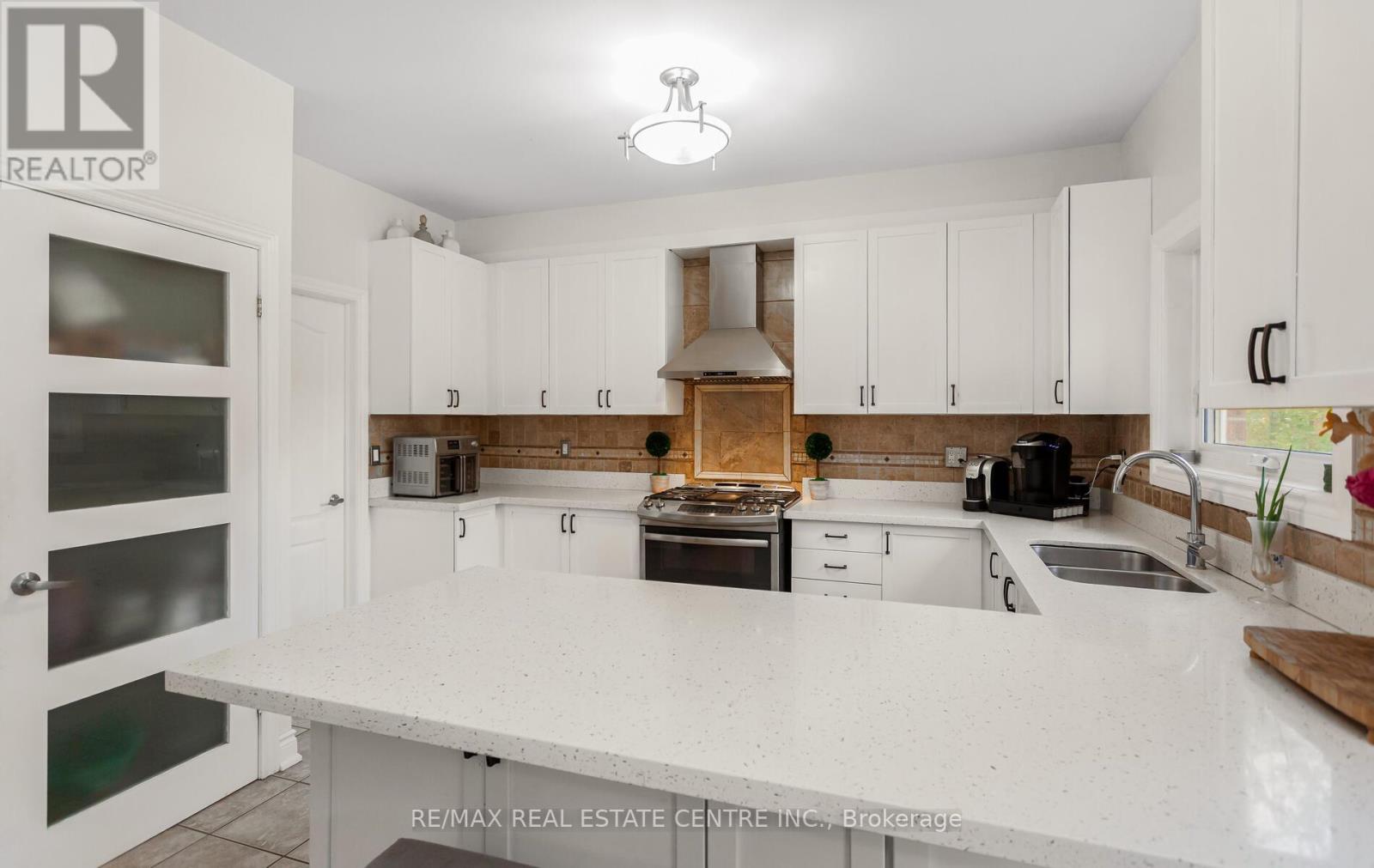26 Saint Hubert Drive, Brampton, Ontario  L6P 1V7 - Photo 17 - W12464869