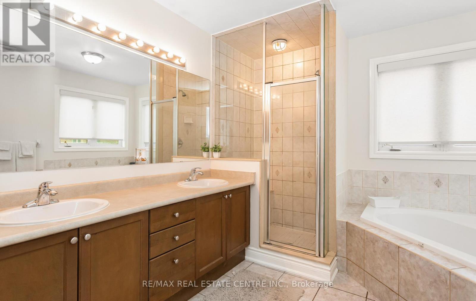 26 Saint Hubert Drive, Brampton, Ontario  L6P 1V7 - Photo 27 - W12464869
