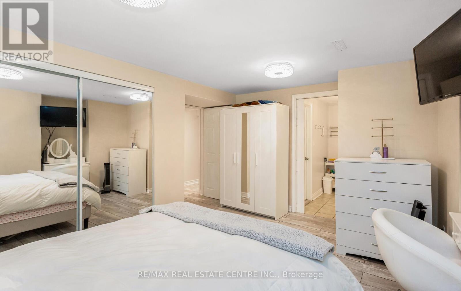 26 Saint Hubert Drive, Brampton, Ontario  L6P 1V7 - Photo 48 - W12464869