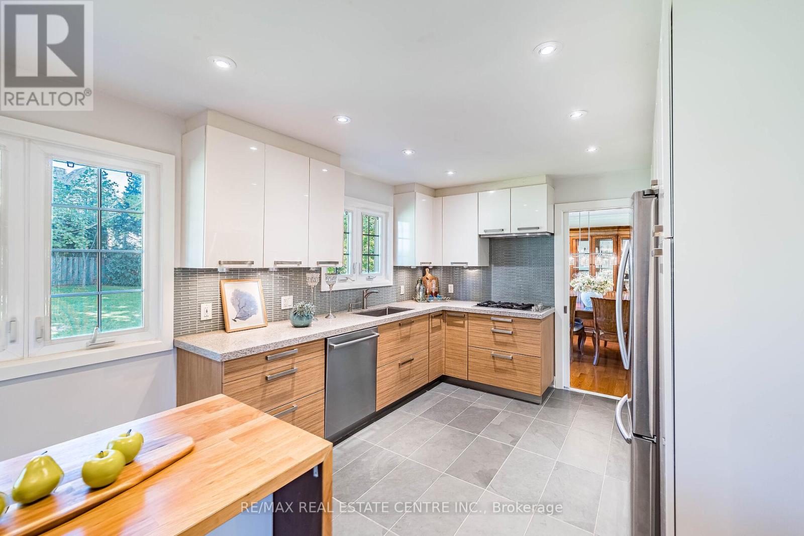 16 Aylesbury Road, Toronto, Ontario  M9A 2M5 - Photo 15 - W12464877