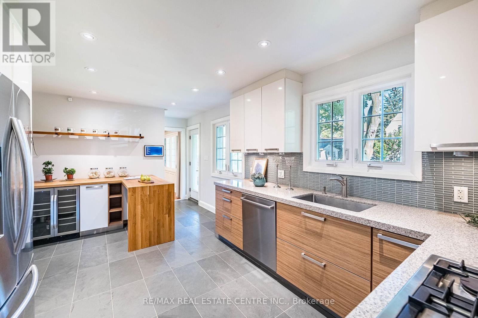 16 Aylesbury Road, Toronto, Ontario  M9A 2M5 - Photo 18 - W12464877