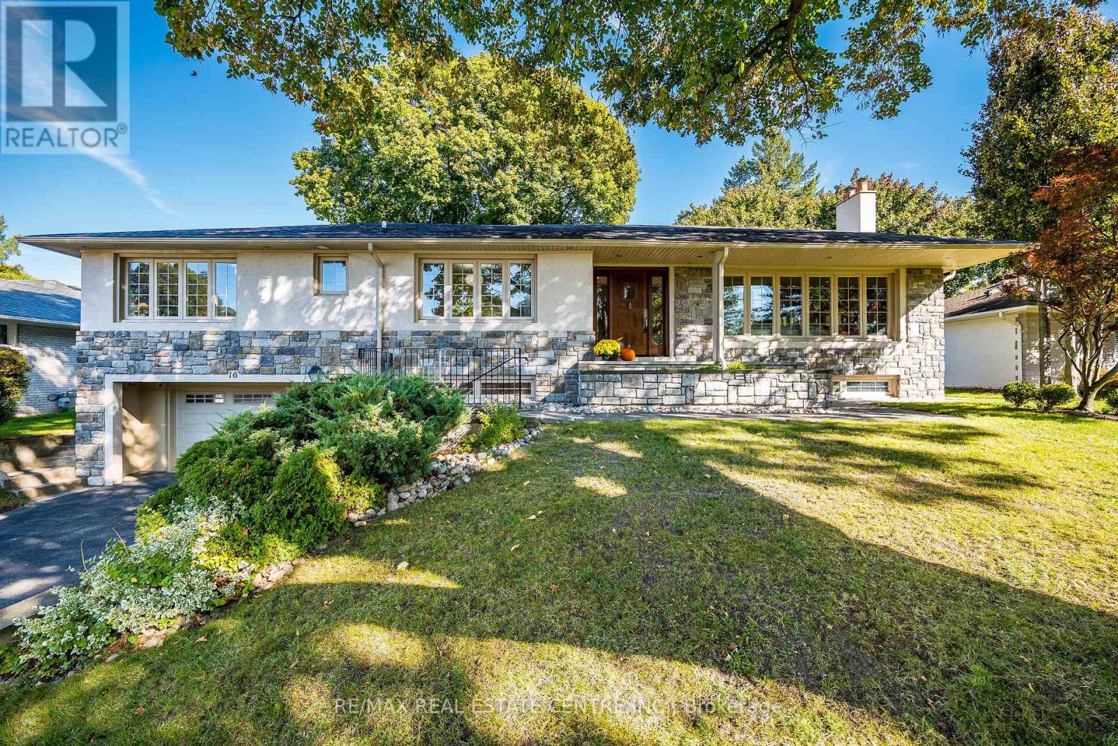 16 Aylesbury Road, Toronto, Ontario  M9A 2M5 - Photo 2 - W12464877