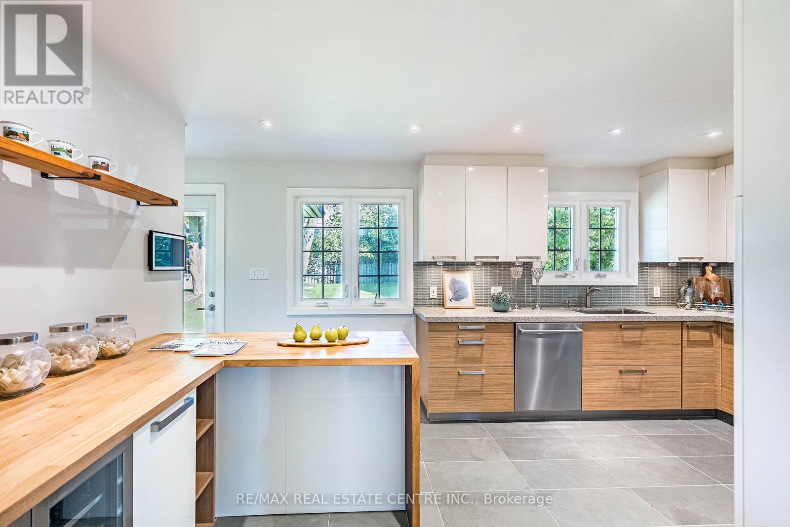 16 Aylesbury Road, Toronto, Ontario  M9A 2M5 - Photo 24 - W12464877
