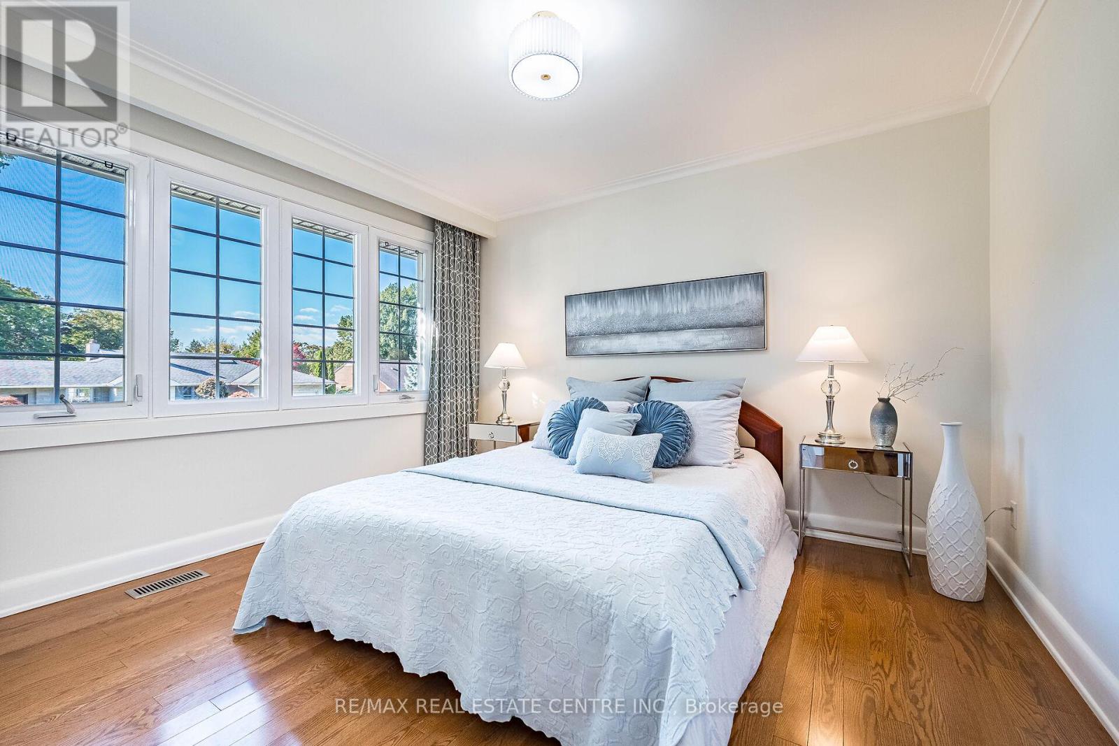 16 Aylesbury Road, Toronto, Ontario  M9A 2M5 - Photo 31 - W12464877