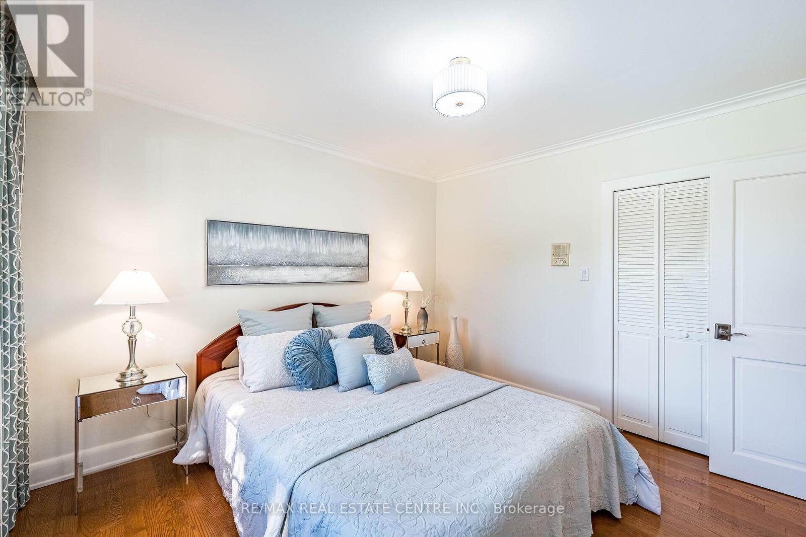 16 Aylesbury Road, Toronto, Ontario  M9A 2M5 - Photo 32 - W12464877