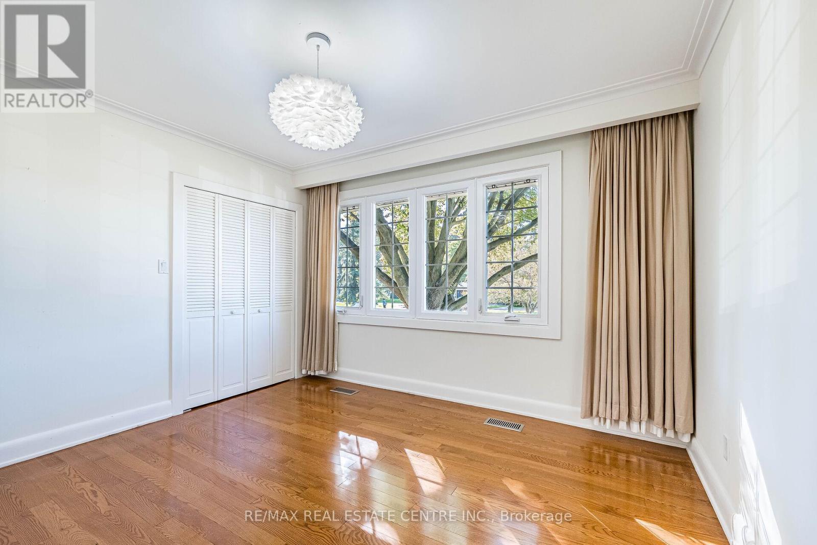 16 Aylesbury Road, Toronto, Ontario  M9A 2M5 - Photo 33 - W12464877