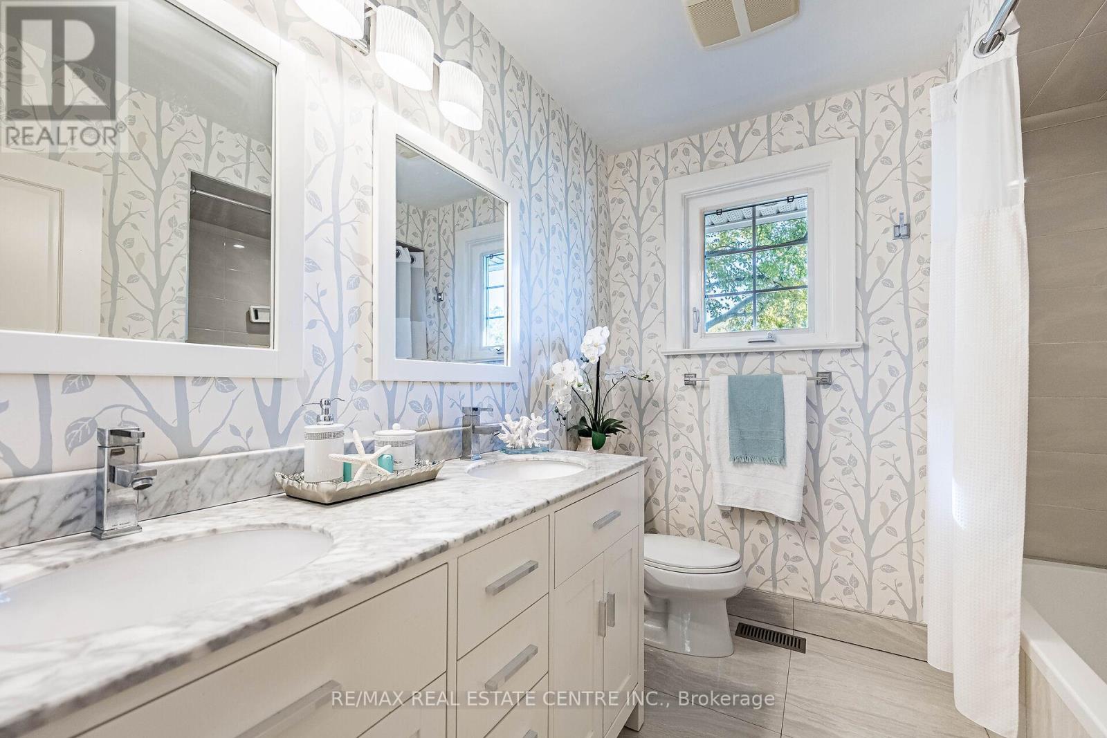 16 Aylesbury Road, Toronto, Ontario  M9A 2M5 - Photo 34 - W12464877