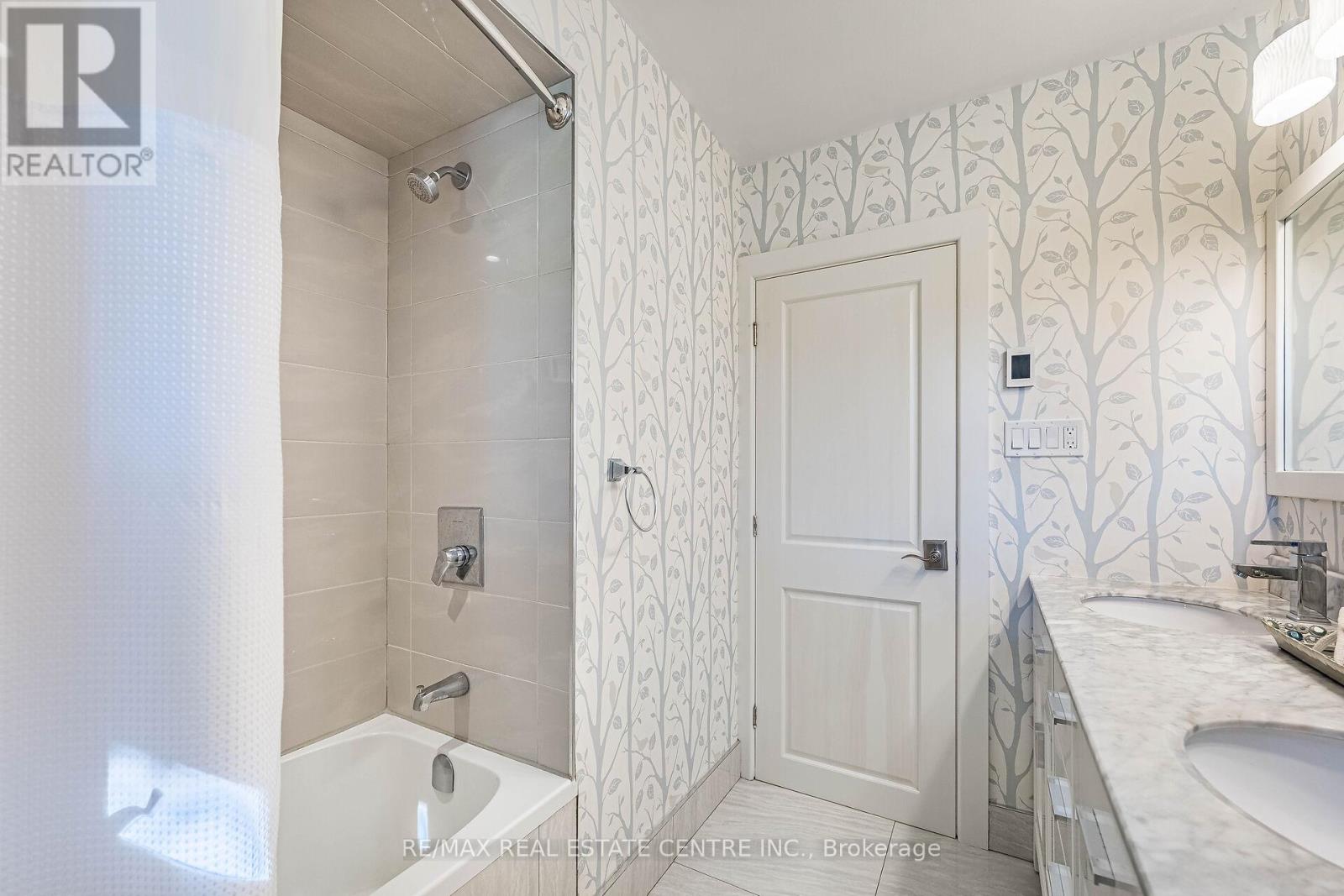 16 Aylesbury Road, Toronto, Ontario  M9A 2M5 - Photo 35 - W12464877