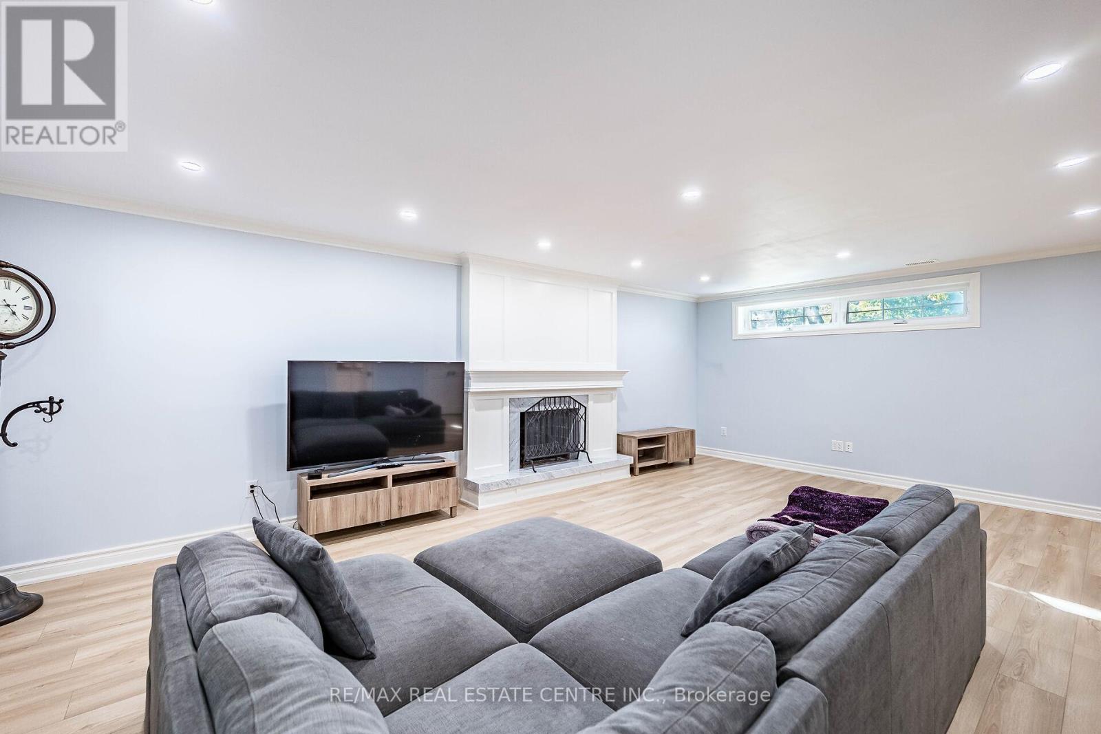 16 Aylesbury Road, Toronto, Ontario  M9A 2M5 - Photo 44 - W12464877