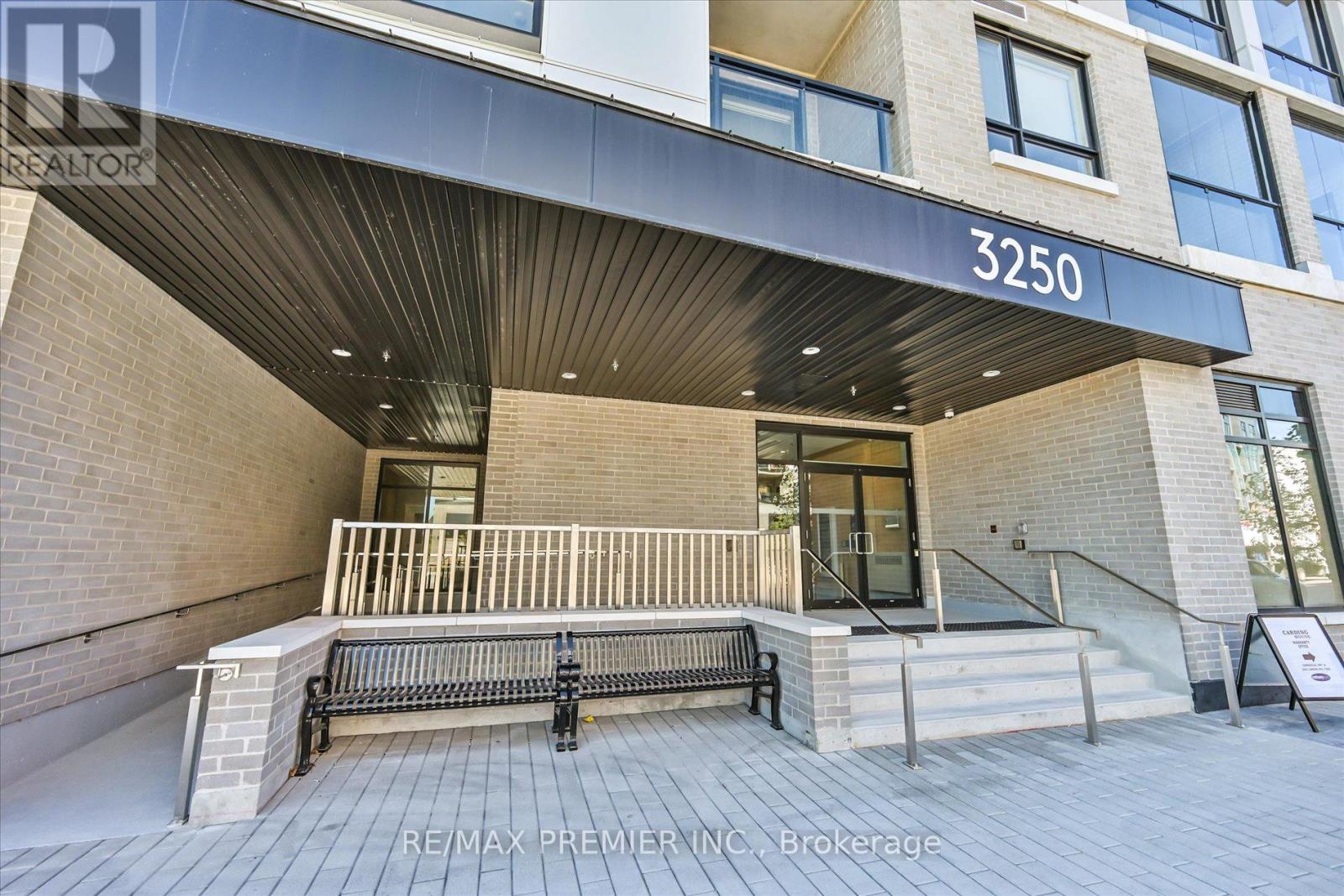 324 - 3250 Carding Mill Trail, Oakville, Ontario  L6M 1L3 - Photo 2 - W12457870