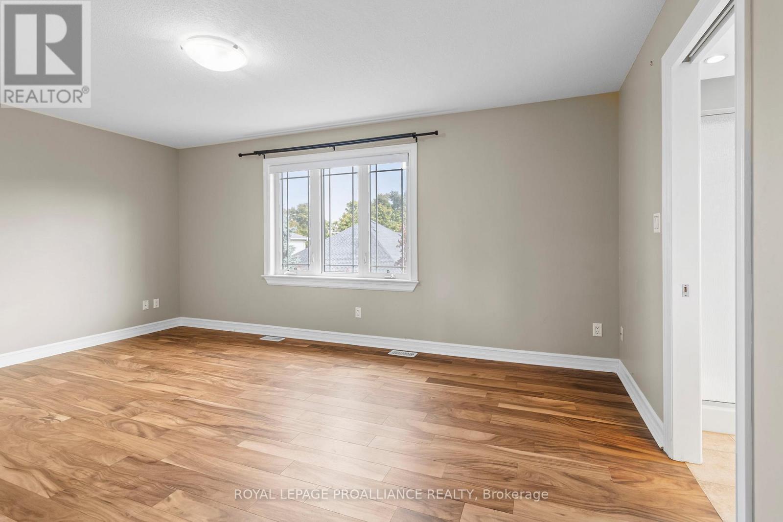 1009 Crestwood Drive, Brockville, Ontario  K6V 7N1 - Photo 19 - X12464947