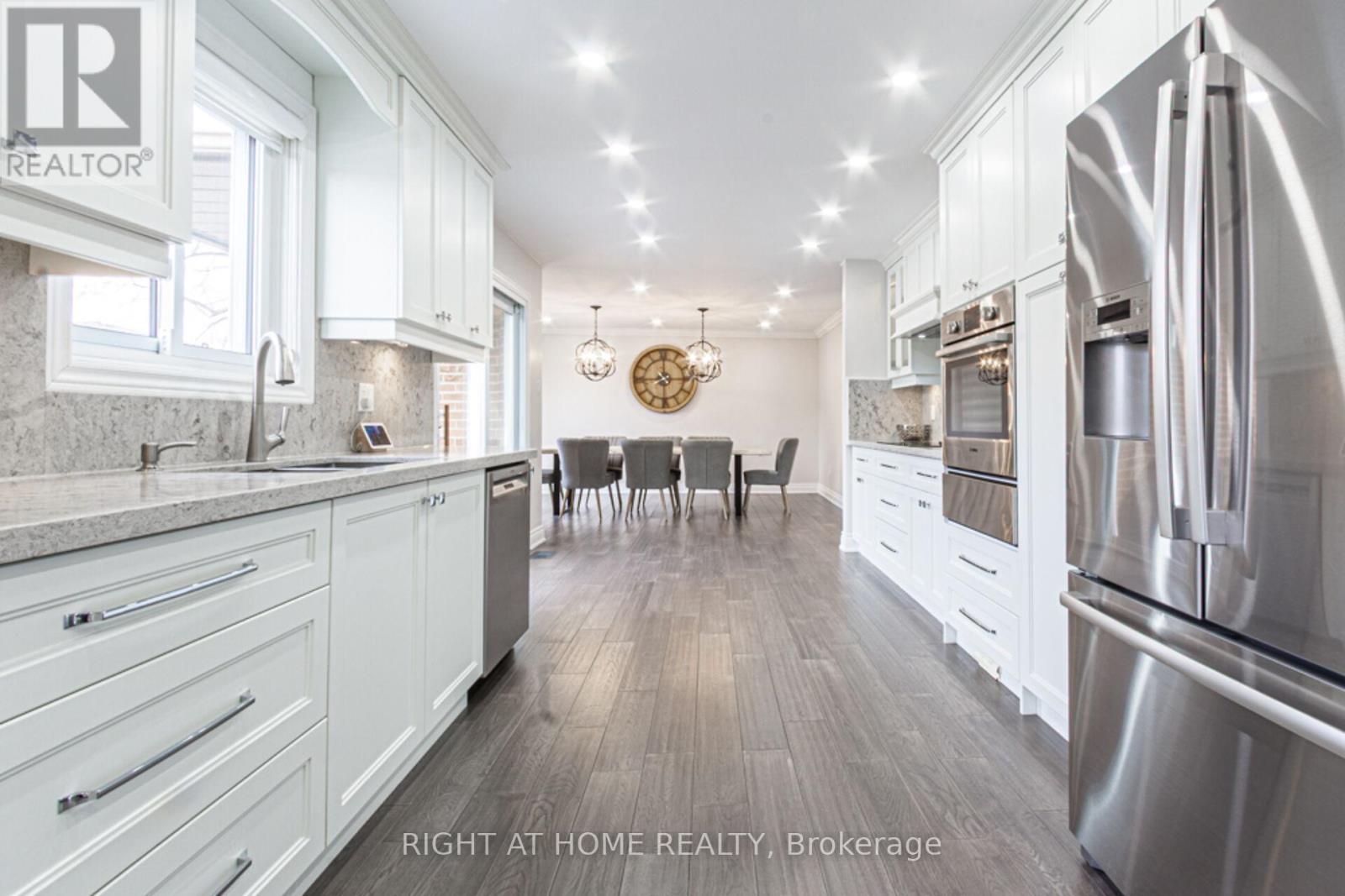1388 HIGHGATE COURT, Oakville, Ontario