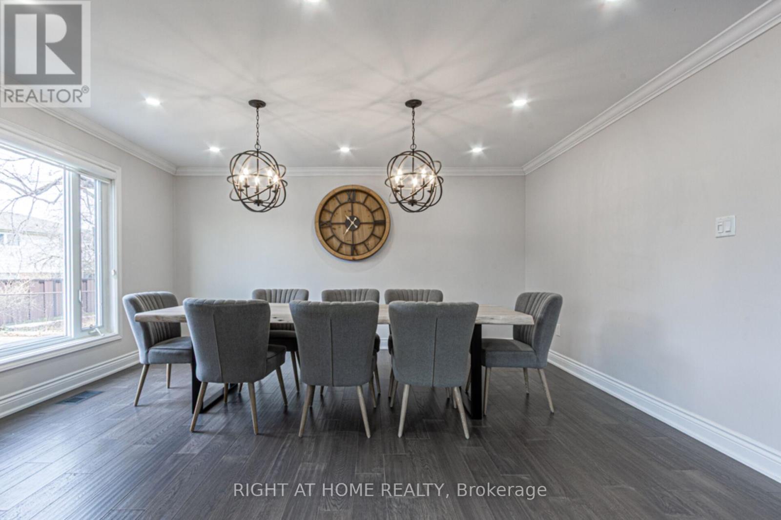 1388 Highgate Court, Oakville, Ontario  L6H 2V4 - Photo 5 - W12464836
