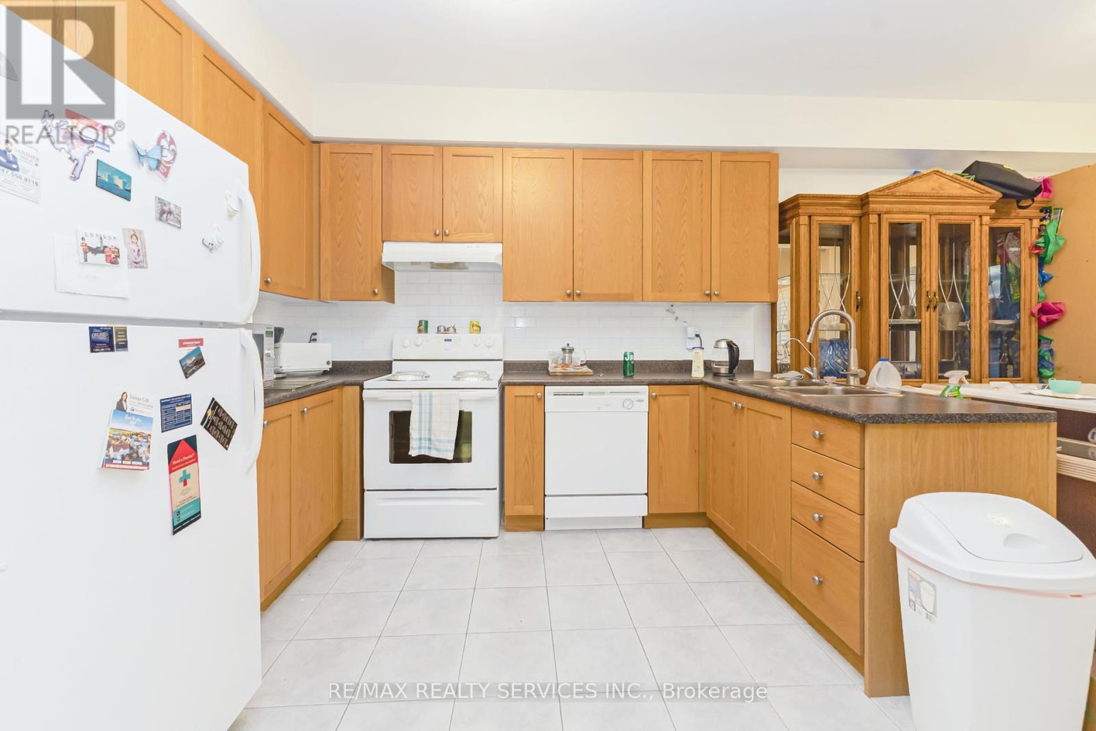 12 Commodore Drive, Brampton (Credit Valley), Ontario  L6X 0S4 - Photo 13 - W12464389