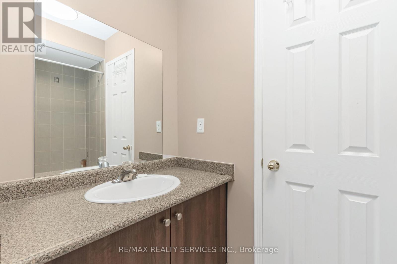 12 Commodore Drive, Brampton (Credit Valley), Ontario  L6X 0S4 - Photo 24 - W12464389