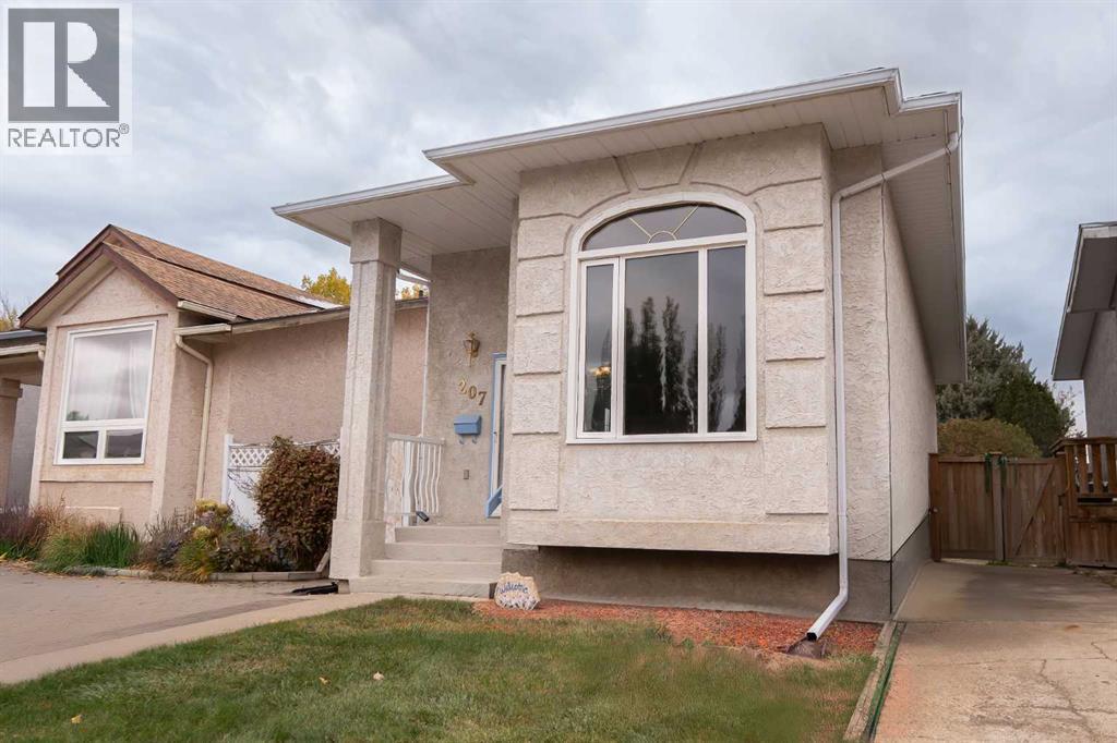 207 Mt Crandell Crescent W, Lethbridge, Alberta  T1K 6M6 - Photo 1 - A2263980