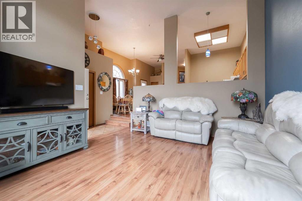 207 Mt Crandell Crescent W, Lethbridge, Alberta  T1K 6M6 - Photo 4 - A2263980