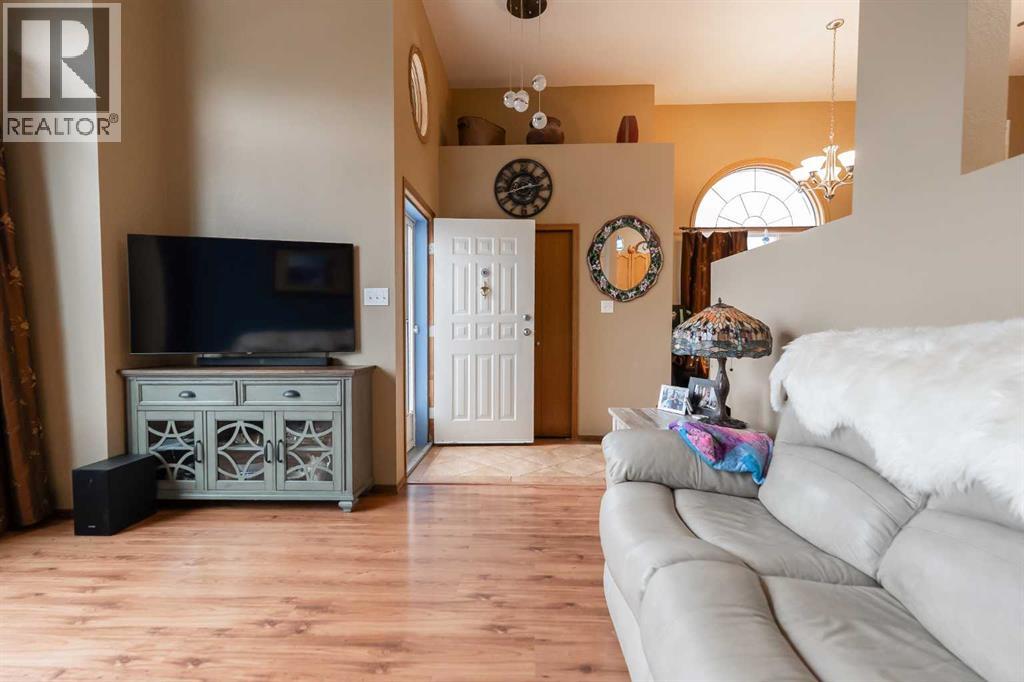 207 Mt Crandell Crescent W, Lethbridge, Alberta  T1K 6M6 - Photo 5 - A2263980