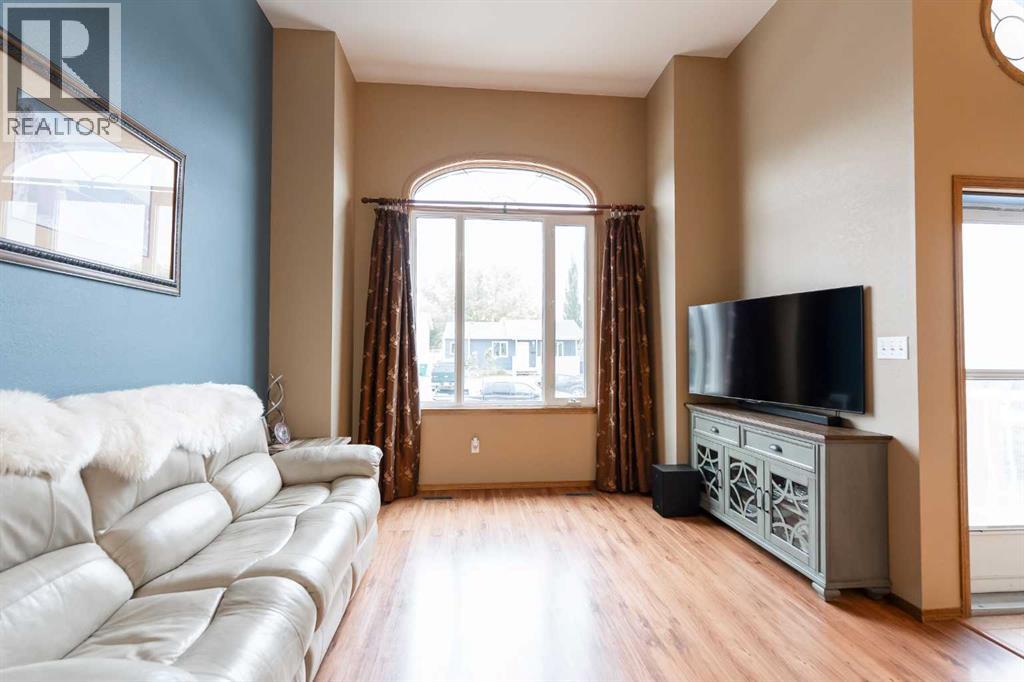 207 Mt Crandell Crescent W, Lethbridge, Alberta  T1K 6M6 - Photo 7 - A2263980