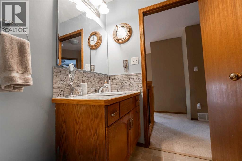 207 Mt Crandell Crescent W, Lethbridge, Alberta  T1K 6M6 - Photo 24 - A2263980
