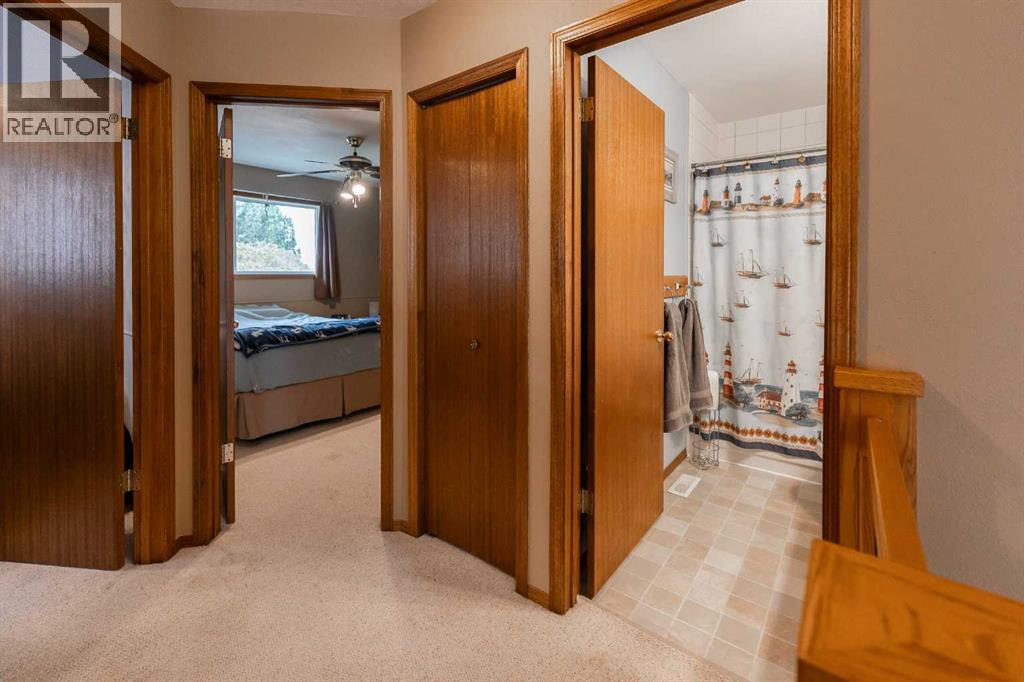 207 Mt Crandell Crescent W, Lethbridge, Alberta  T1K 6M6 - Photo 26 - A2263980