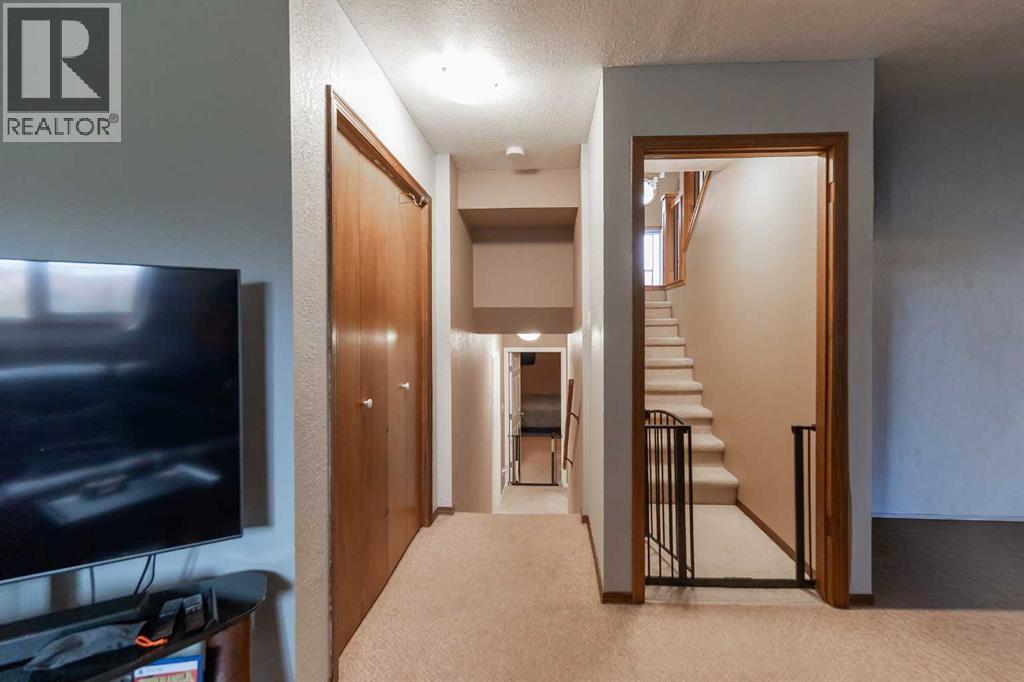 207 Mt Crandell Crescent W, Lethbridge, Alberta  T1K 6M6 - Photo 33 - A2263980