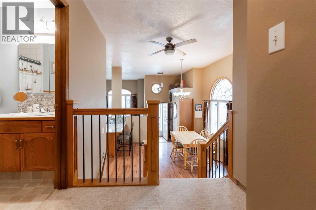 207 Mt Crandell Crescent W, Lethbridge, Alberta  T1K 6M6 - Photo 22 - A2263980