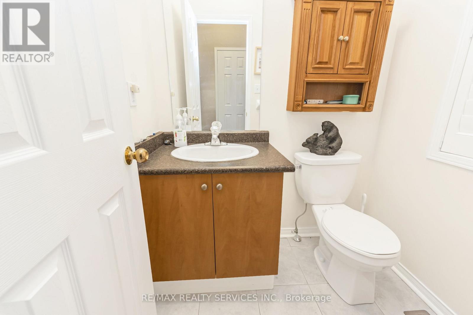 12 Commodore Drive, Brampton (Credit Valley), Ontario  L6X 0S4 - Photo 6 - W12464389