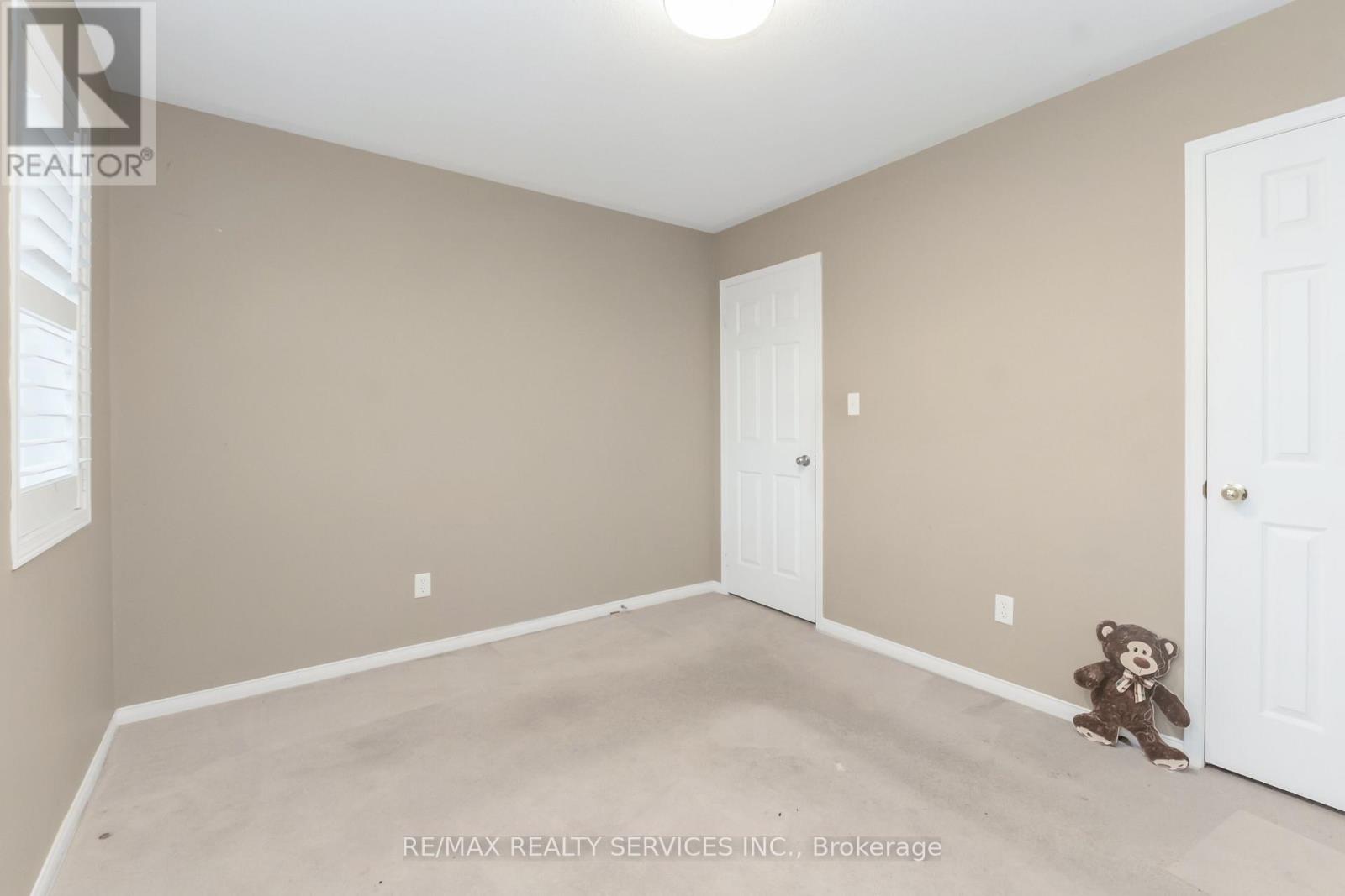 12 Commodore Drive, Brampton (Credit Valley), Ontario  L6X 0S4 - Photo 22 - W12464389
