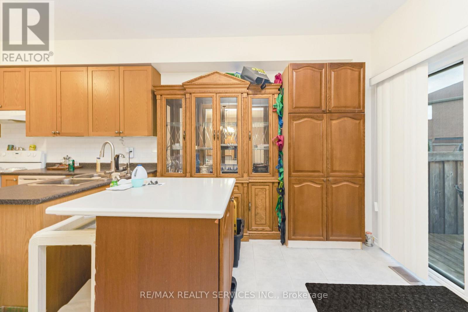 12 Commodore Drive, Brampton (Credit Valley), Ontario  L6X 0S4 - Photo 14 - W12464389