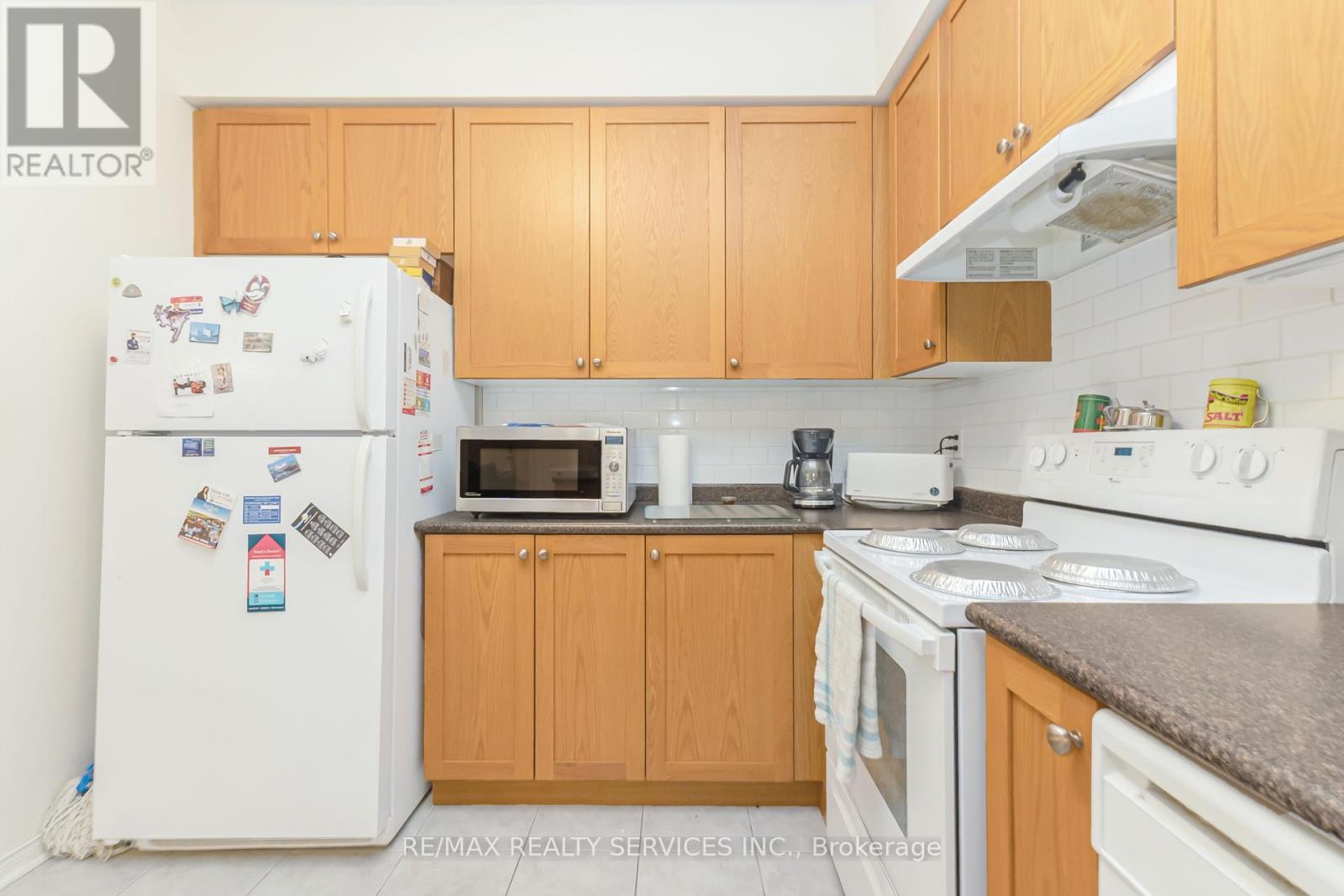 12 Commodore Drive, Brampton (Credit Valley), Ontario  L6X 0S4 - Photo 15 - W12464389