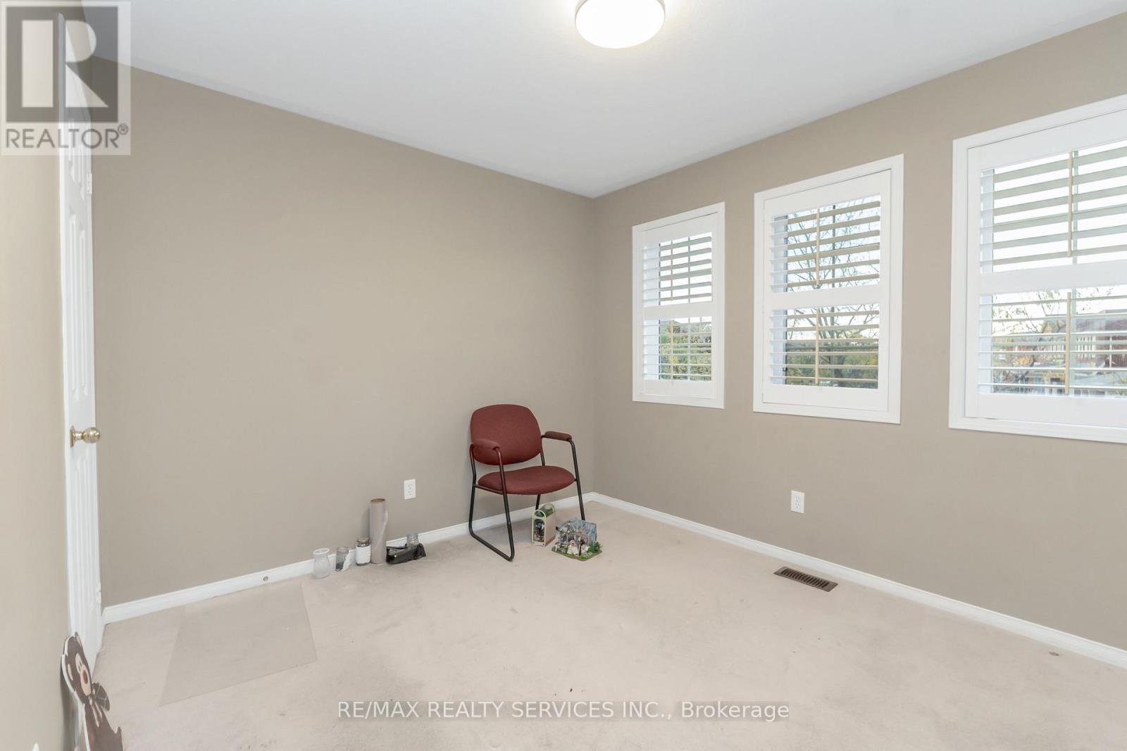 12 Commodore Drive, Brampton (Credit Valley), Ontario  L6X 0S4 - Photo 23 - W12464389