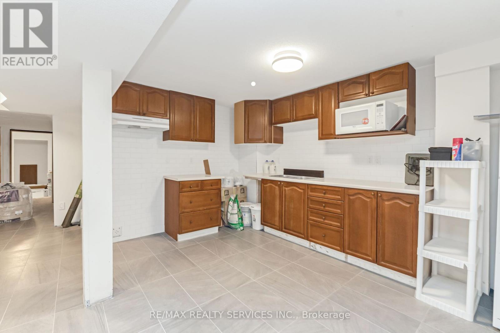 12 Commodore Drive, Brampton (Credit Valley), Ontario  L6X 0S4 - Photo 31 - W12464389