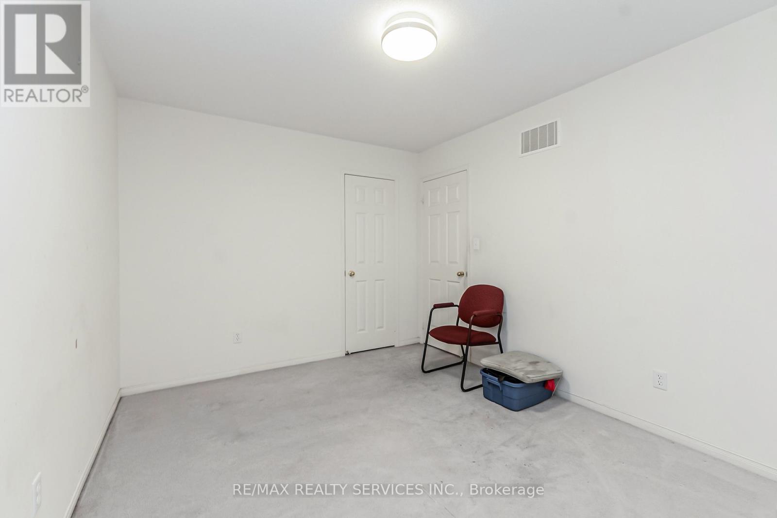 12 Commodore Drive, Brampton (Credit Valley), Ontario  L6X 0S4 - Photo 26 - W12464389