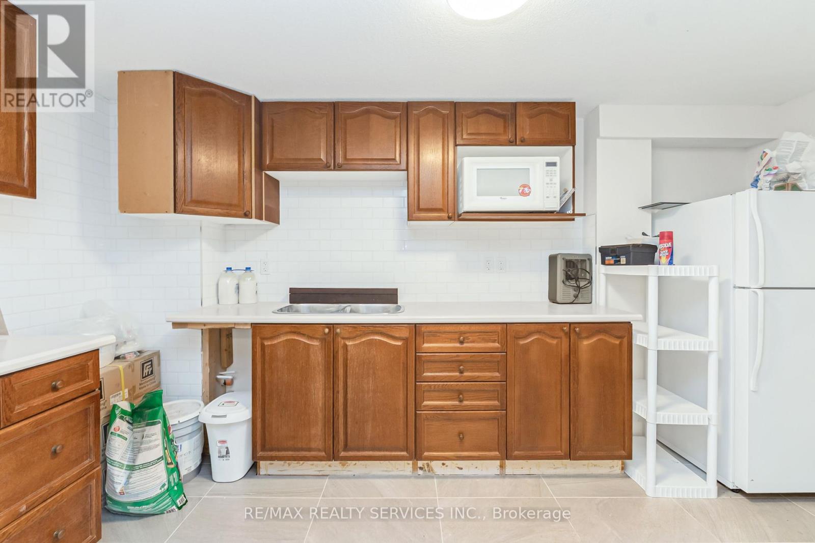 12 Commodore Drive, Brampton (Credit Valley), Ontario  L6X 0S4 - Photo 32 - W12464389