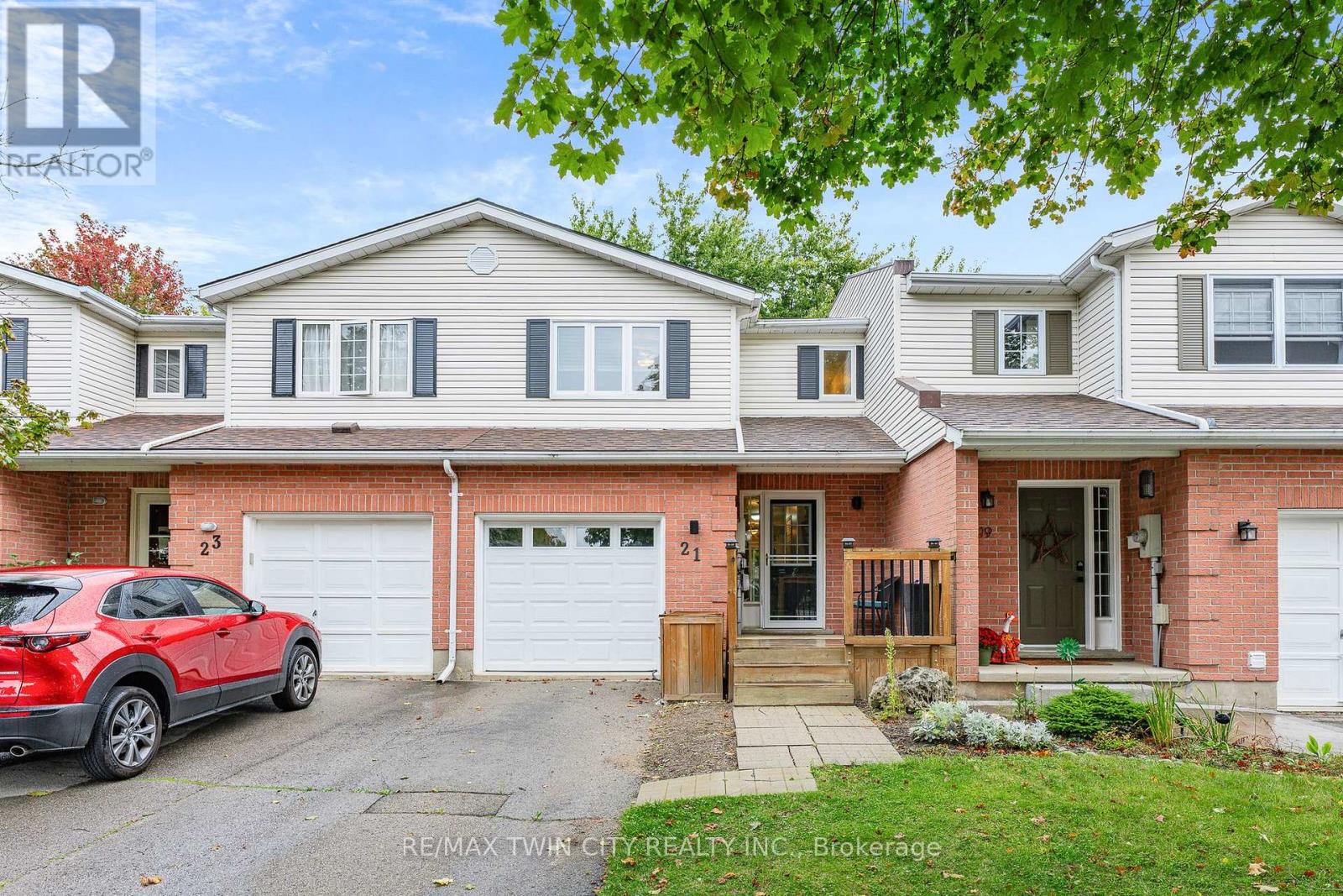 21 GRAYSTONE COURT, Brant, Ontario
