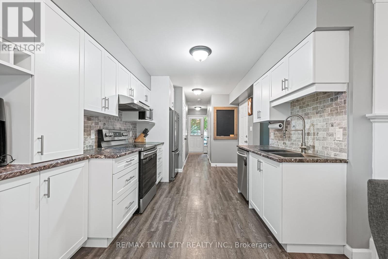 21 Graystone Court, Brant, Ontario  N3L 3Y1 - Photo 10 - X12464818