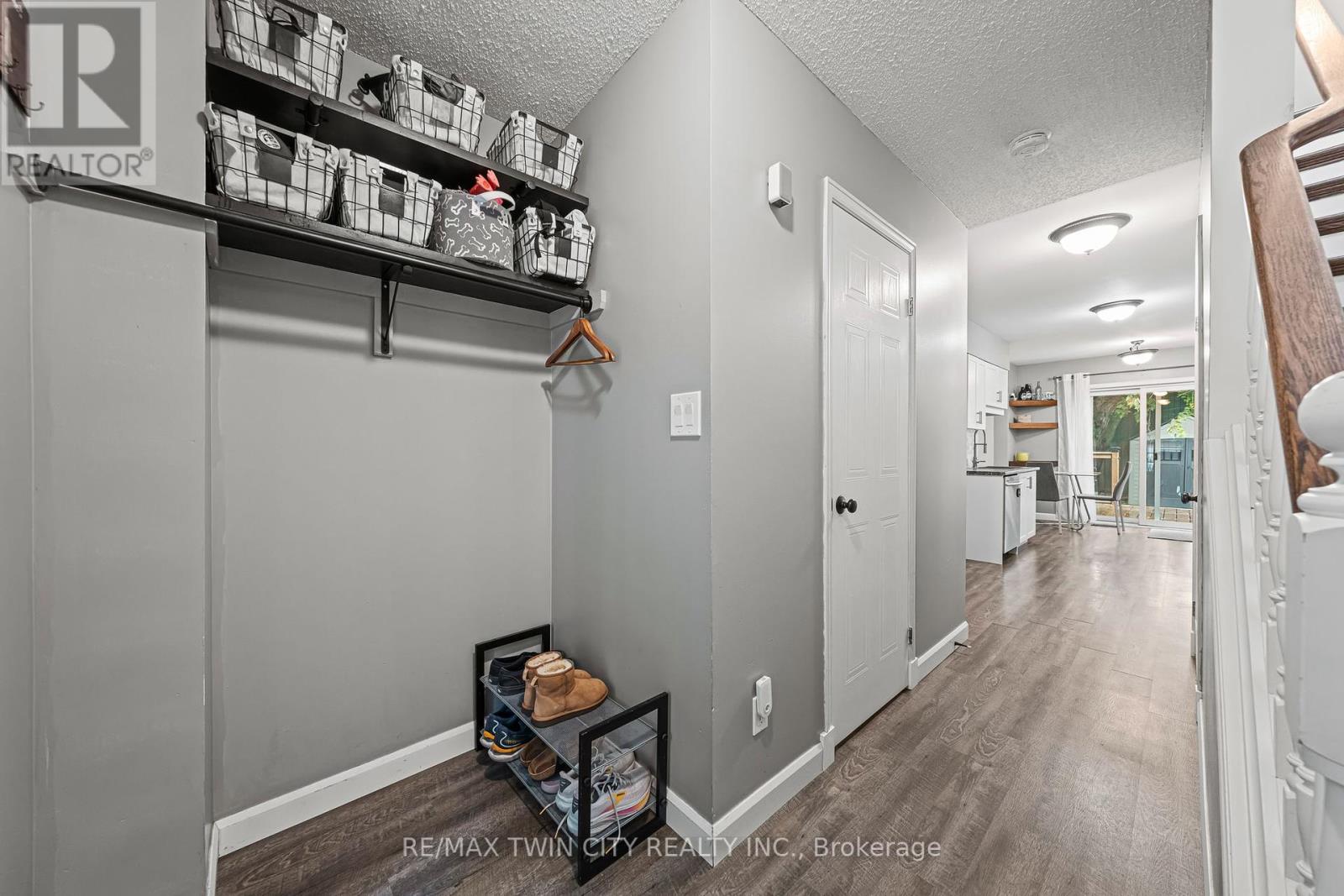 21 Graystone Court, Brant, Ontario  N3L 3Y1 - Photo 4 - X12464818