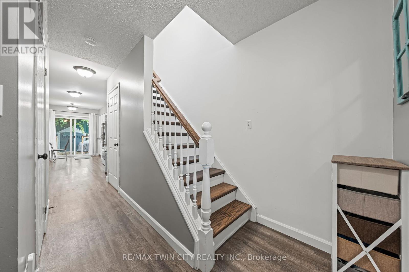 21 Graystone Court, Brant, Ontario  N3L 3Y1 - Photo 5 - X12464818