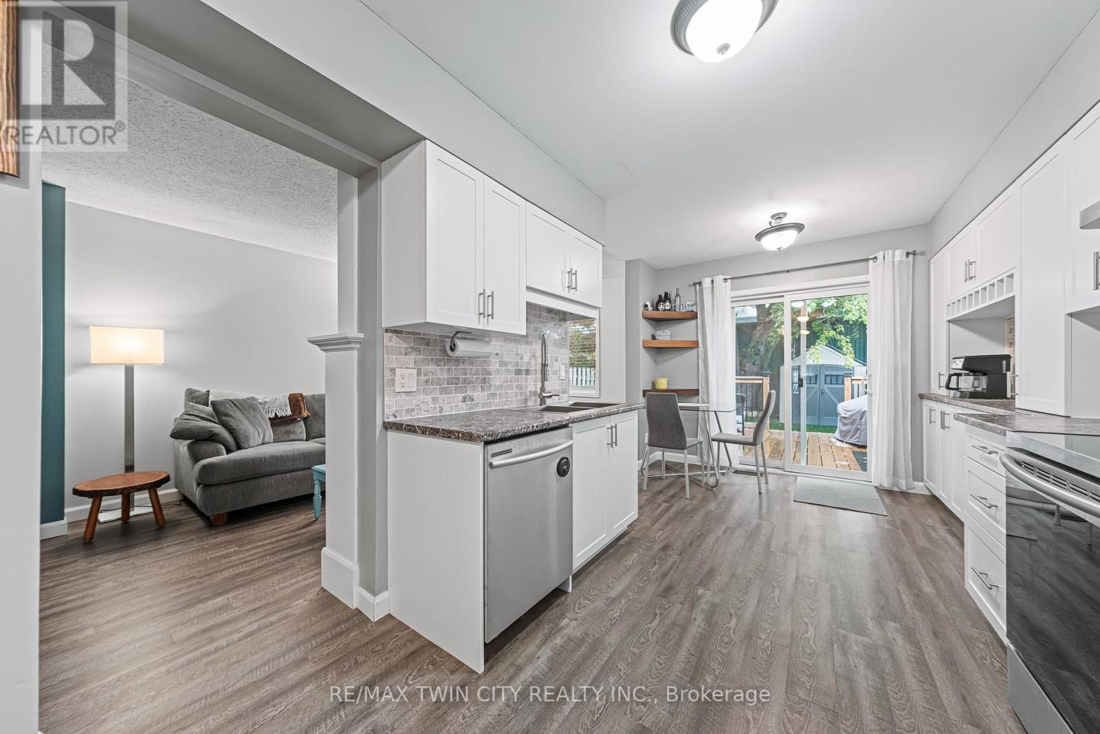 21 Graystone Court, Brant, Ontario  N3L 3Y1 - Photo 7 - X12464818