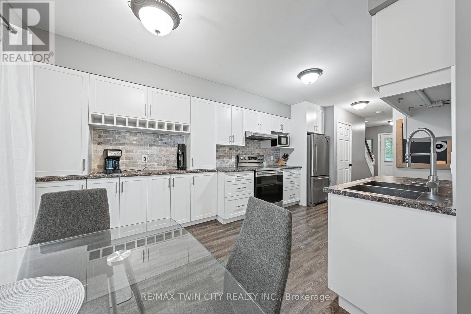 21 Graystone Court, Brant, Ontario  N3L 3Y1 - Photo 8 - X12464818