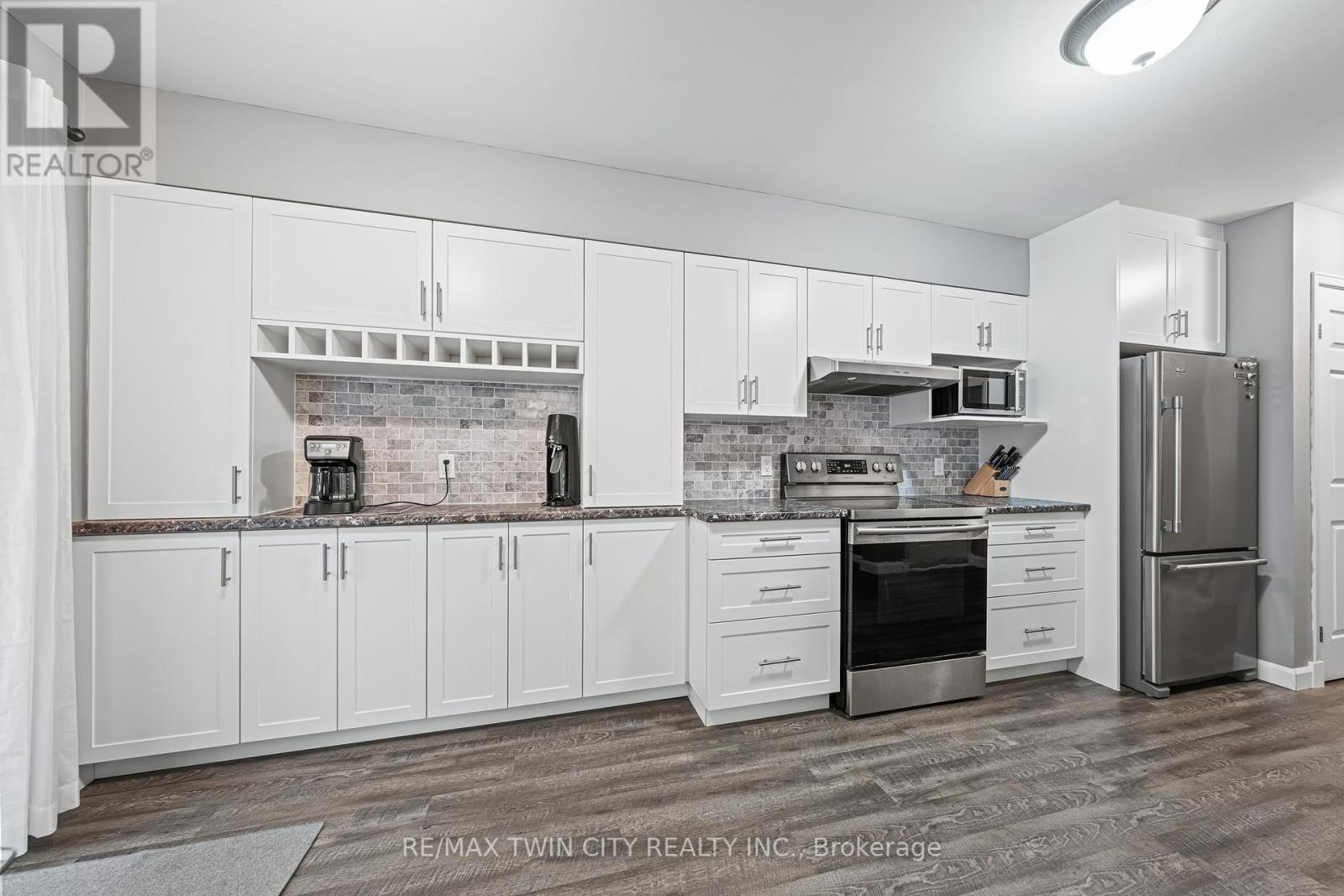 21 Graystone Court, Brant, Ontario  N3L 3Y1 - Photo 9 - X12464818