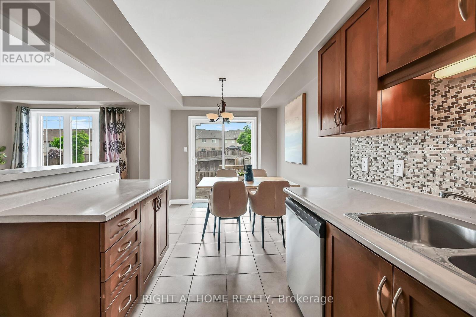 21 - 242 Upper Mount Albion Road, Hamilton, Ontario  L8J 0B1 - Photo 13 - X12464831